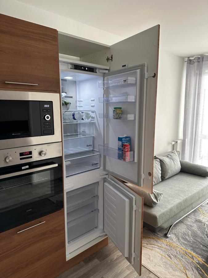 Agreable 2 Pieces Avec Balcon Et Parking Transports By Immo Kit Bnb Сарсель Экстерьер фото