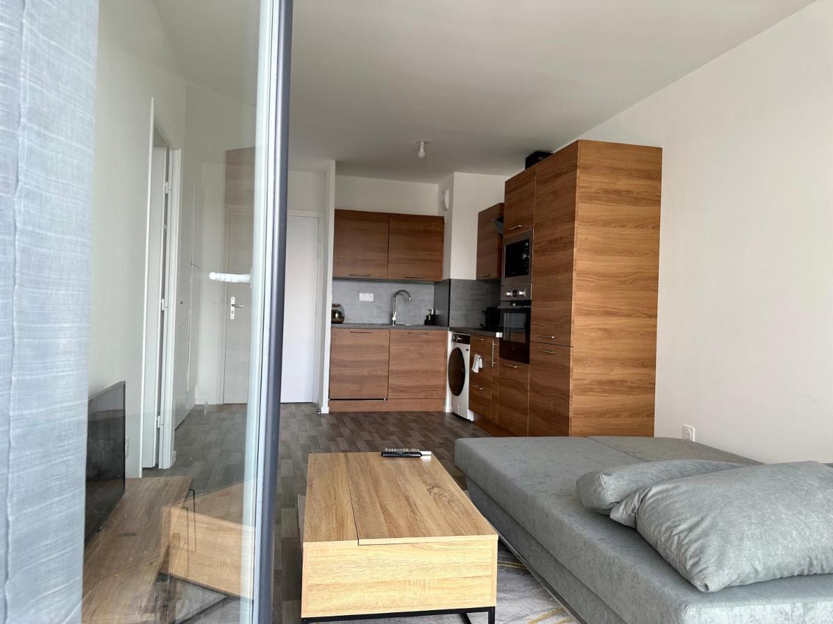 Agreable 2 Pieces Avec Balcon Et Parking Transports By Immo Kit Bnb Сарсель Экстерьер фото