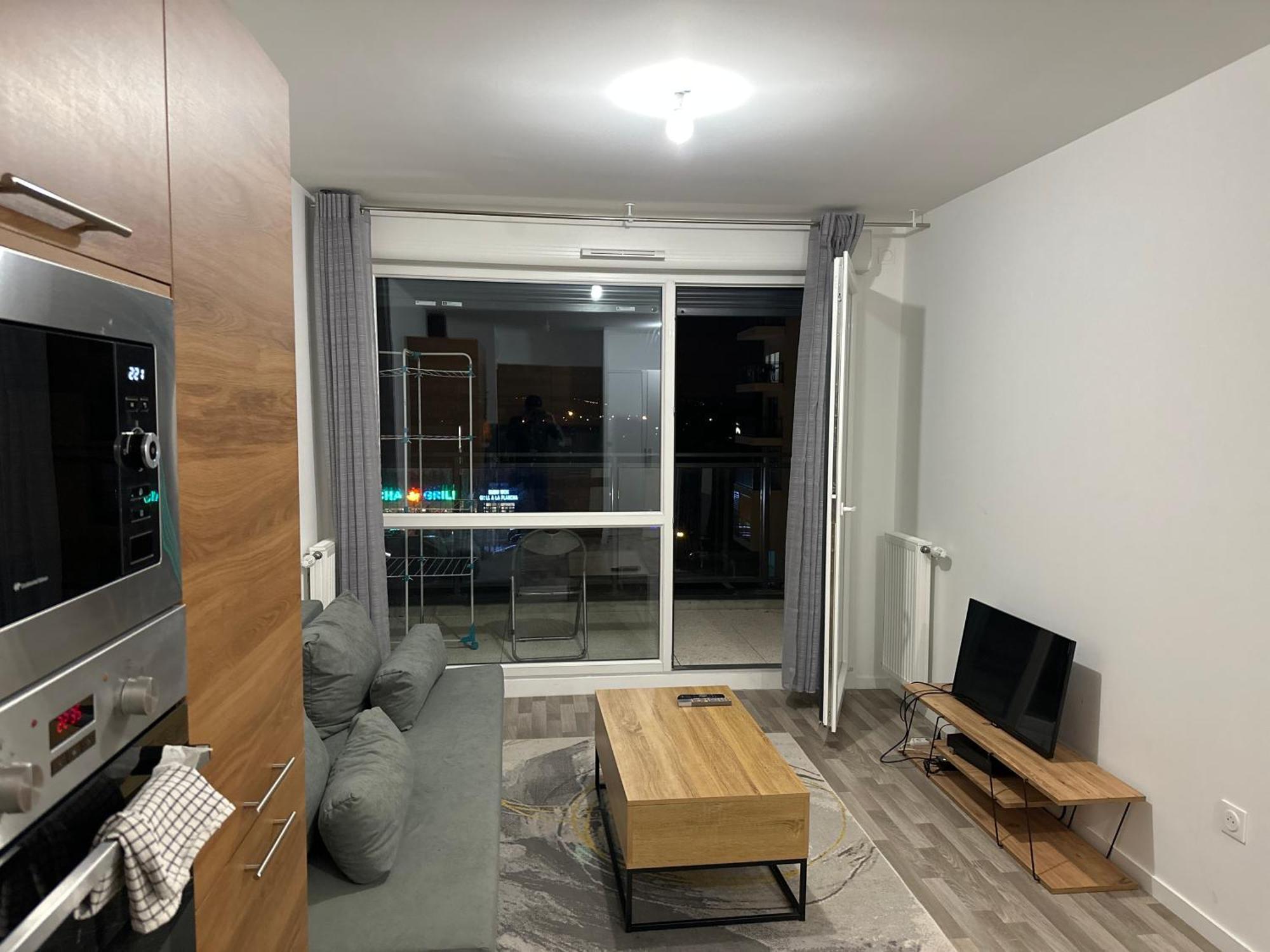 Agreable 2 Pieces Avec Balcon Et Parking Transports By Immo Kit Bnb Сарсель Экстерьер фото
