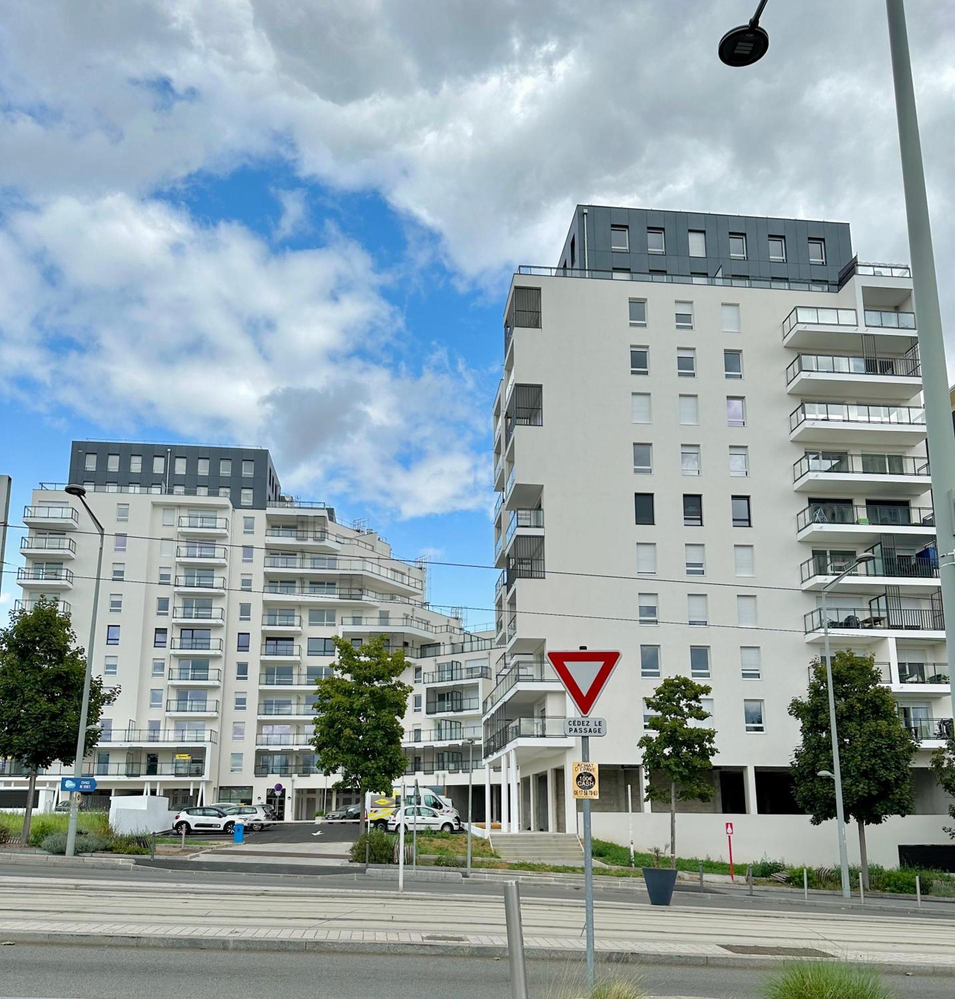 Agreable 2 Pieces Avec Balcon Et Parking Transports By Immo Kit Bnb Сарсель Экстерьер фото